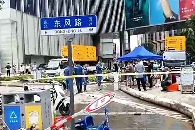 爱游戏平台-爱游戏(中国)一站式服务平台排涝突击队在排涝现场